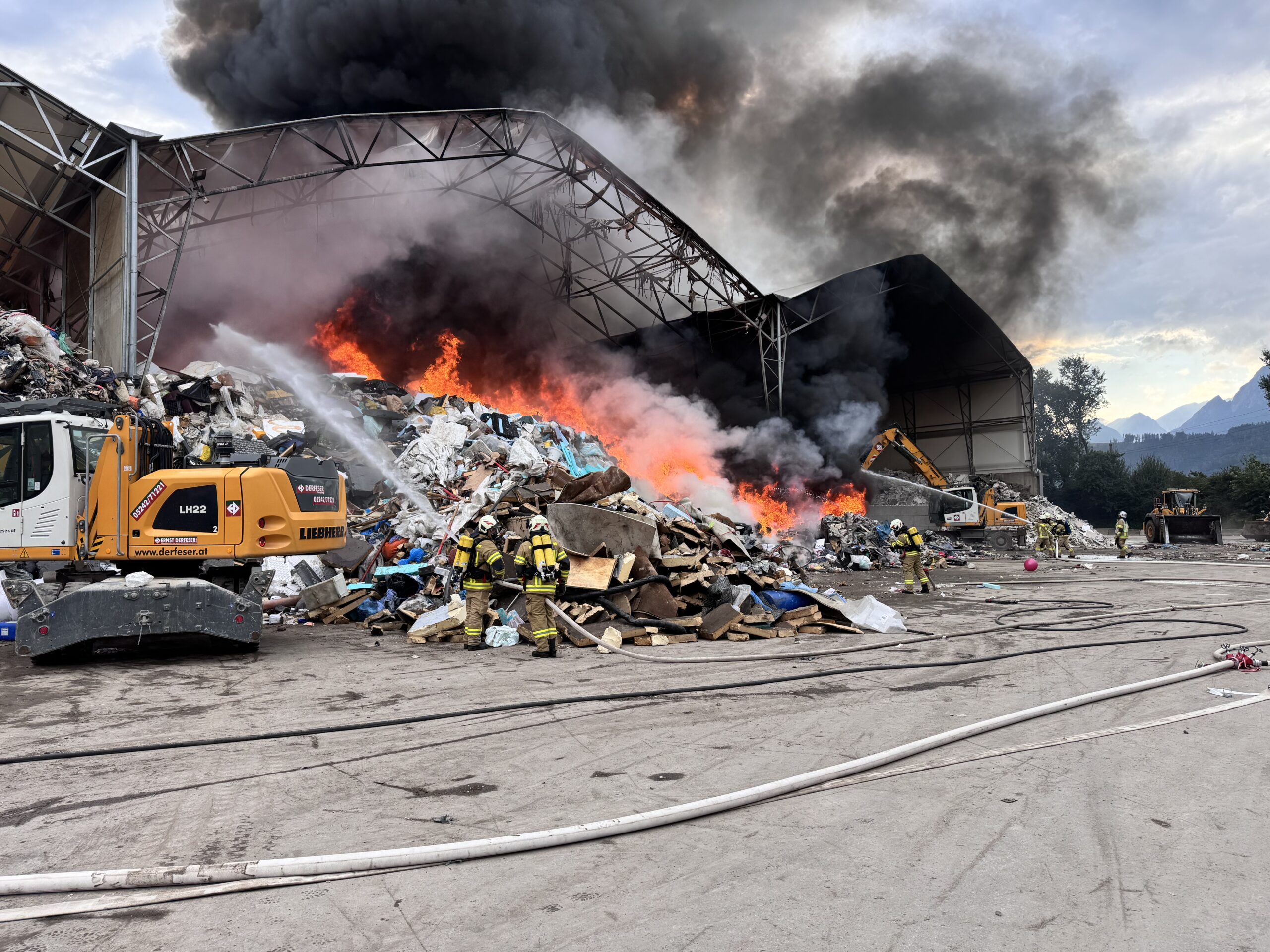 Brand bei Derfeser Recycling © Ernst Derfeser